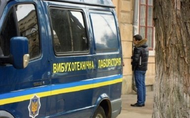 Взрывотехники подорвали подозрительный пакет, обнаруженный у здания СБУ во Львове