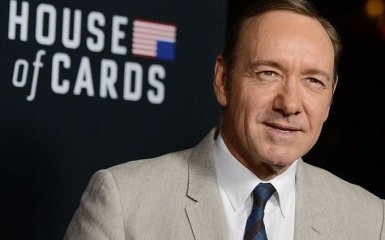 Netflix после скандала со Спейси возобновила съемки "Карточного домика"