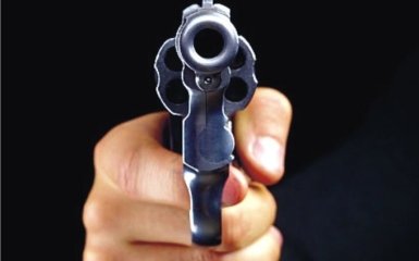 В Николаеве прямо на улице открыли стрельбу: ранен мужчина и ребенок