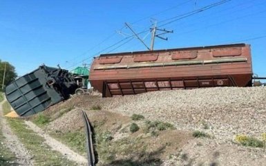 Неизвестные подорвали железную дорогу в Крыму — фото
