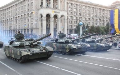 Ракети, танки і авіація: опубліковані видовищні фото і відео репетиції параду в Києві