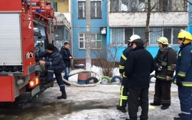 Мощный пожар вспыхнул в многоэтажке в Днепре: опубликованы фото