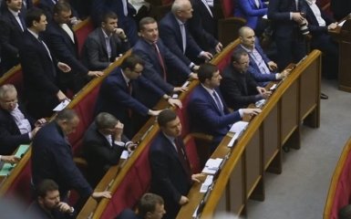 Нардепов поймали на кнопкодавстве при голосовании за Гройсмана: появилось видео