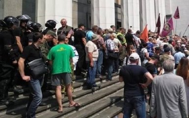 Масштабний мітинг в центрі Києва: є постраждалі та затримані