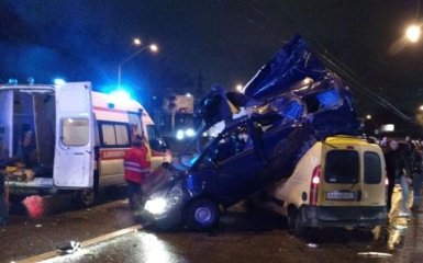 Страшне ДТП у Києві, авто розірвало на частини: з'явилися фото
