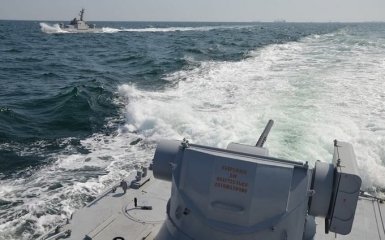 Агрессивное столкновение: пограничный корабль РФ протаранил украинский буксир в Азовском море