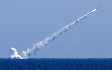 Армія РФ тримає в Чорному морі 10 військових кораблів з ракетами Калібр