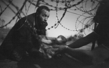 Знімком року за версією World Press Photo стало фото з мігрантами