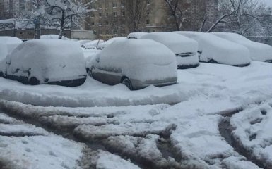 У Києві через сніг стався транспортний колапс