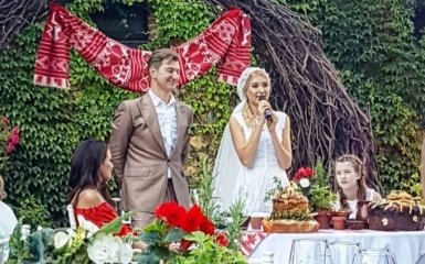 Появились первые фото со свадьбы известного продюсера и украинской певицы