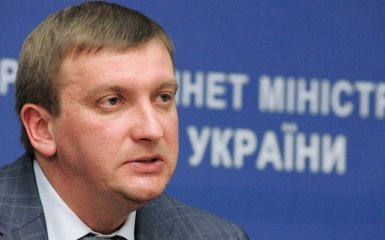 Петренко прибыл на заседание по предотвращению коррупции