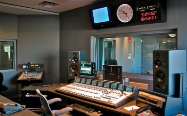 Порошенко прийняв рішення щодо гучного закону про українську мову на радіо