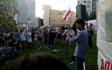 Минск взбудоражил уличный концерт оппозиционного музыканта: появилось видео
