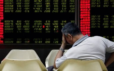 Китай закрыл торги на бирже из-за сильного обвала акций