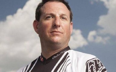 Історичний стрибок без парашута: з'явилися фото та захоплена реакція соцмереж