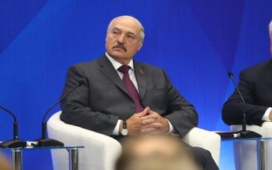 Лукашенко требует у Зеленского принять предложение "мира" от Путина