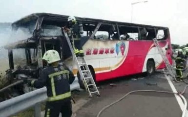 У Тайвані згорів автобус із туристами, загинули всі: з'явилися фото і відео