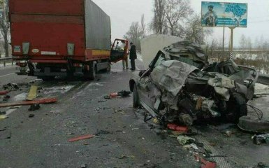 В Киевской области произошло смертельное ДТП: появились фото и видео момента аварии
