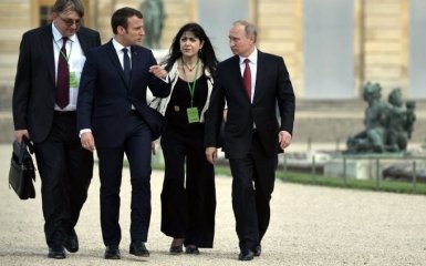 Макрон попередив Путіна про готовність Франції захищати Україну