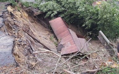 У Києві стався зсув: з'явилися фото руйнувань