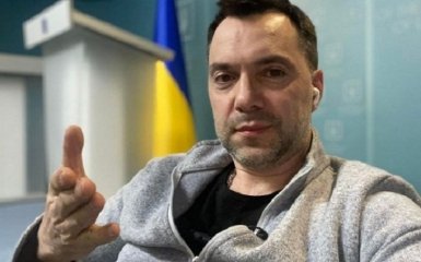 Це розгром: Арестович розповів про чергове ганебне рішення армії РФ