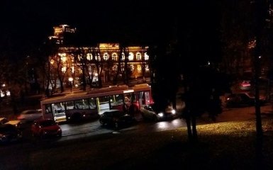 В Днепре устроили стрельбу по троллейбусу: появились фото и подробности