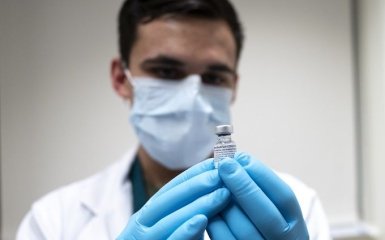 Ученые определили эффективную вакцину от новых штаммов коронавируса