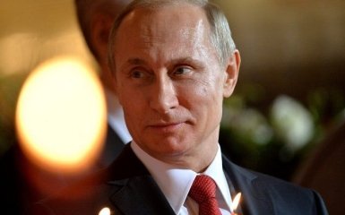 Путин пообнимался с испуганным ребенком и странно пошутил о границах России: появилось видео