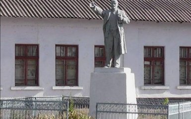 В Україні обезголовили останній пам'ятник Леніну: опубліковано фото
