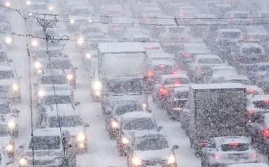 У двох областях України через негоду утворилися величезні пробки