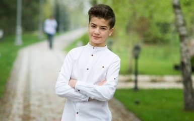 Соцмережі активно обговорюють сумнівну футболку сина Порошенка