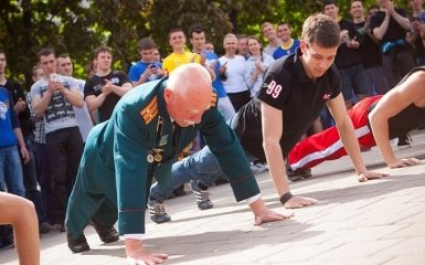 Отожмись за Победу: соцсети насмешила новая бредовая акция в России