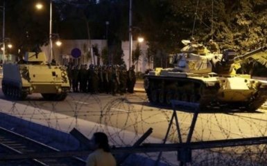В Турции военный переворот, армия заявила о захвате власти: появились первые подробности