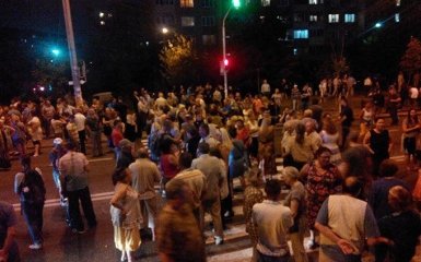 В Киеве перекрыли улицу противники скандальной стройки: появились фото и видео