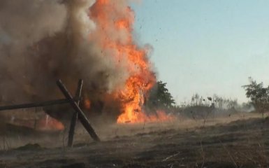 Точний удар ЗСУ: в мережі показали видовищне відео повного знищення позиції бойовиків на Донбасі