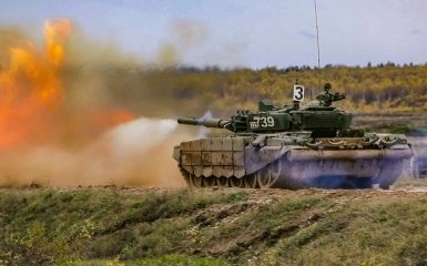 РФ перекидає танки до кордону з Україною — Bloomberg