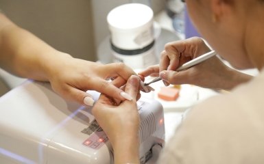 Манікюр у Тернополі: як обрати салон і перевірити безпеку процедури