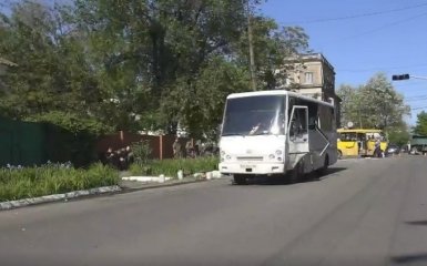 Масштабное ДТП с военными в Мариуполе: появилось видео