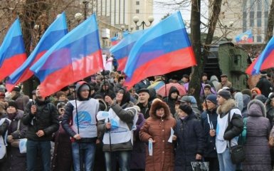 Нелепый митинг в оккупированном Луганске вызвал хохот в сети: опубликованы фото