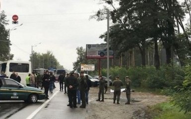 Під Києвом сталася смертельна ДТП з військовими: з'явилося відео з місця