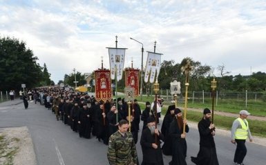 Из Почаева вышел крестный ход "с молитвой за Украину": появились фото и обвинения в сепаратизме