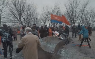 У центрі Києва знайшли і розігнали сепаратистів: опубліковано відео