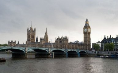 У Великій Британії перед достроковими виборами розпустили парламент