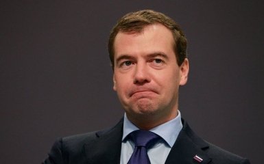 Почти половина россиян поддерживает отставку Медведева