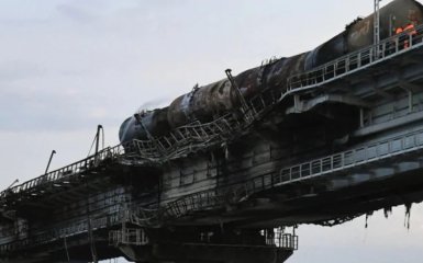 Пошкоджений Кримський міст