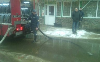 На Закарпатье обрушилось наводнение: появились фото и видео
