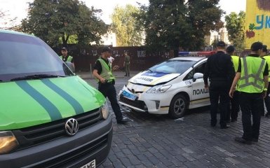 В Киеве авто патрульных влетело в инкассаторов: опубликованы фото