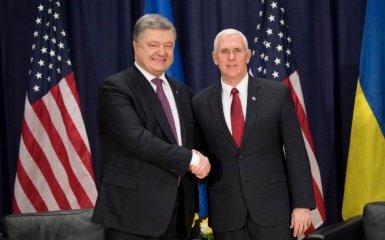Поддерживаем Украину: вице-президент США показал фото встречи с Порошенко