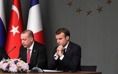 У Меркель приструнили Эрдогана после оскорбления Макрона