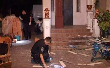 В Киеве жилой дом забросали гранатами: появились фото и видео